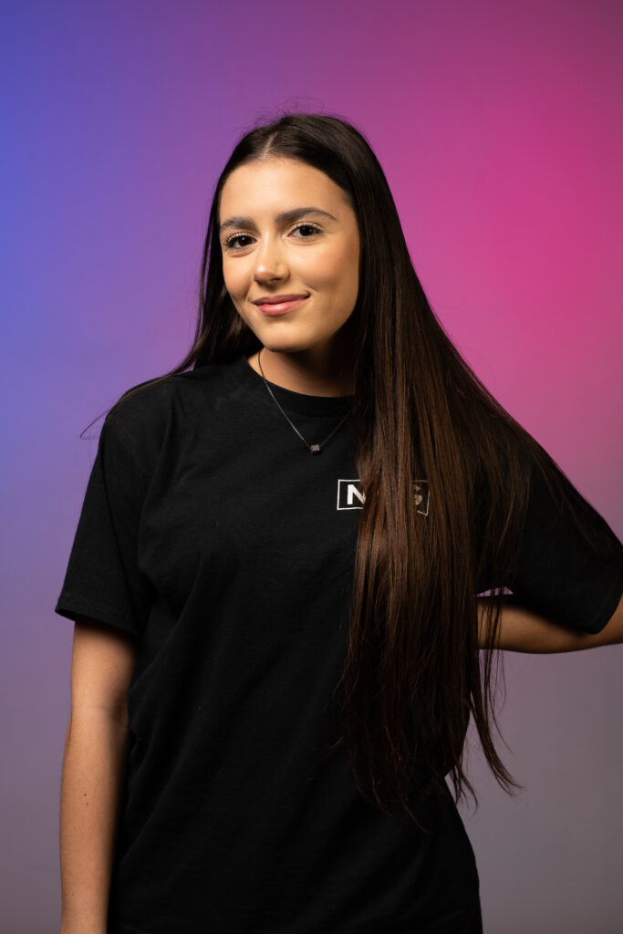 LUCIE
(assistante)
